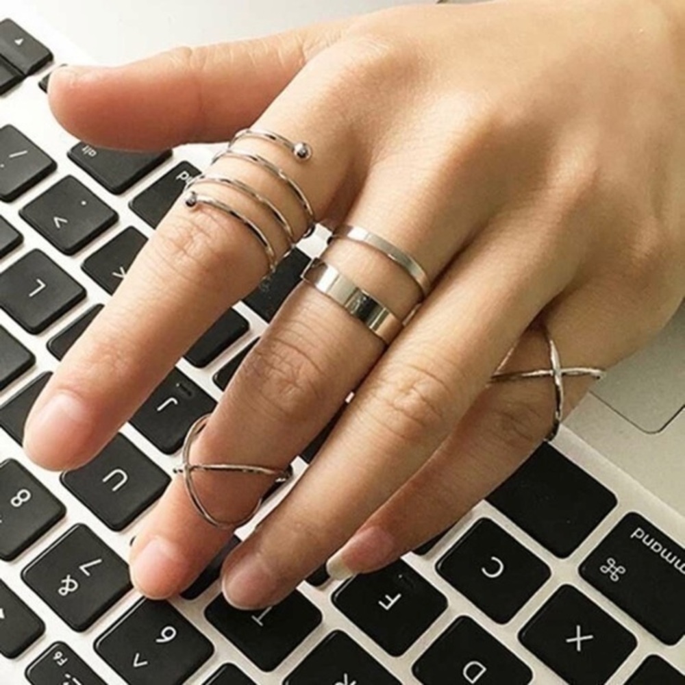 3/$30 🤍 Dainty Ring Set